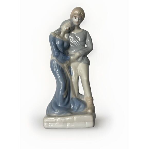 Loving Couple Figurine Statue Boy and Girl Porcelain Romantic Marked D Letter - Picture 1 of 10